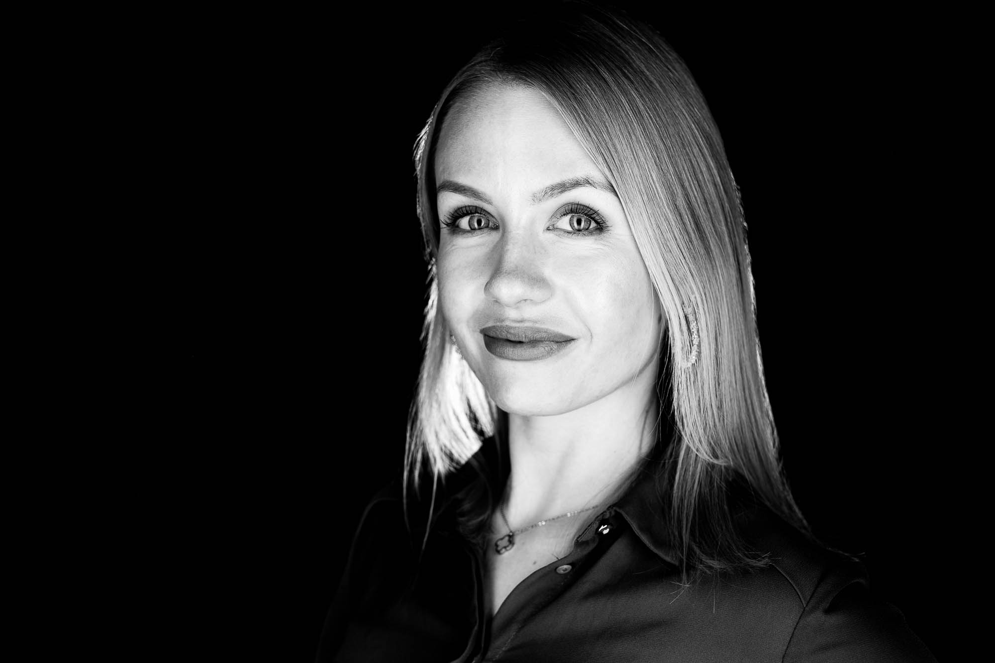 Export x3 Headshot  06543 Dez 01 2019 Bearbeitet 2 Headshots 2019  Miro Nicole Nadine